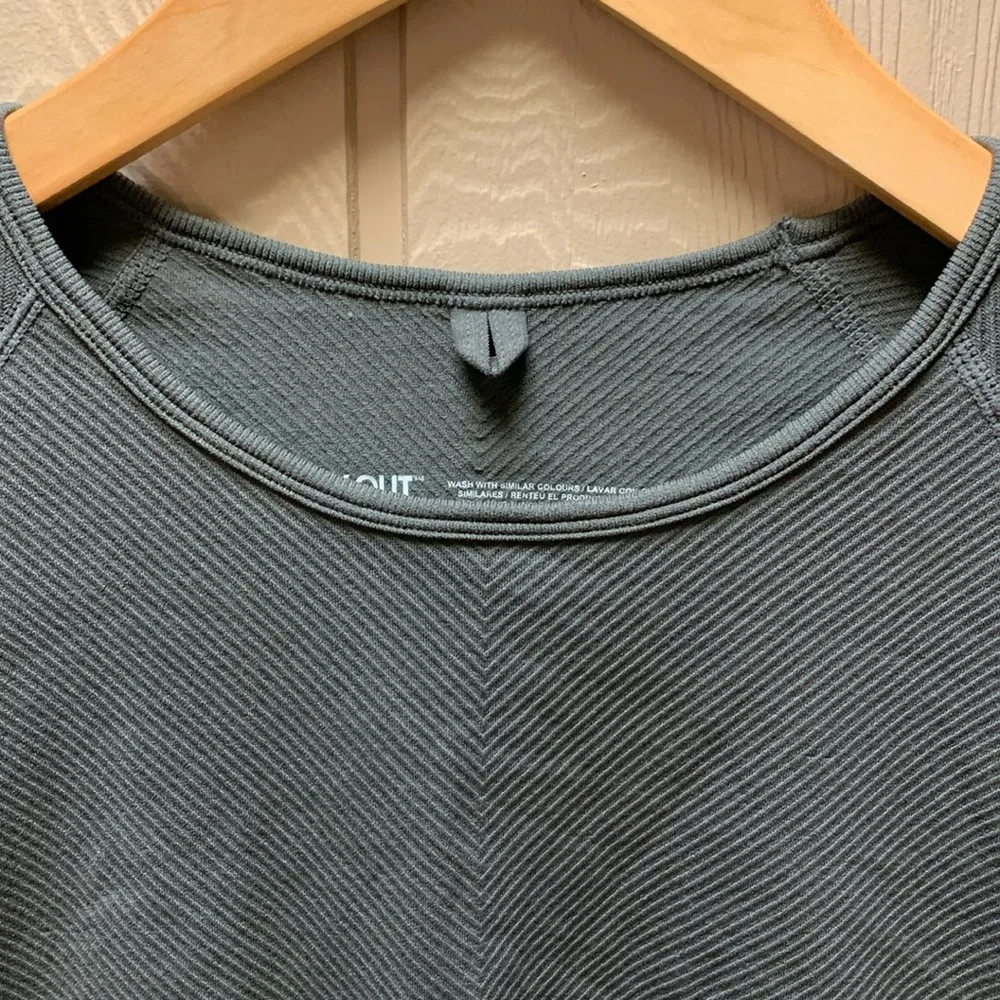Work Out Top - Picture 3 of 11